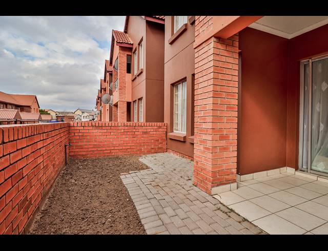 2 BEDROOM APARTMENT FOR SALE IN KOSMOSDAL